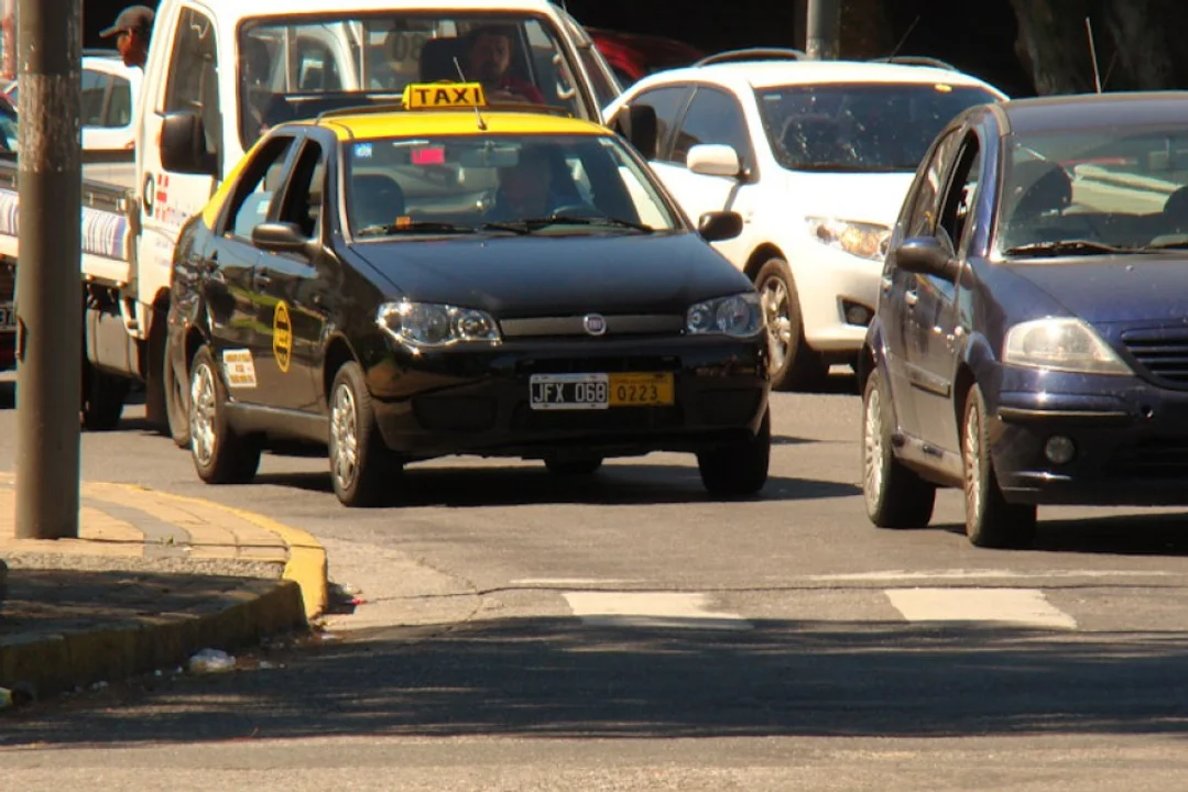 Este viernes comienza a regir el aumento de la tarifa de taxis
