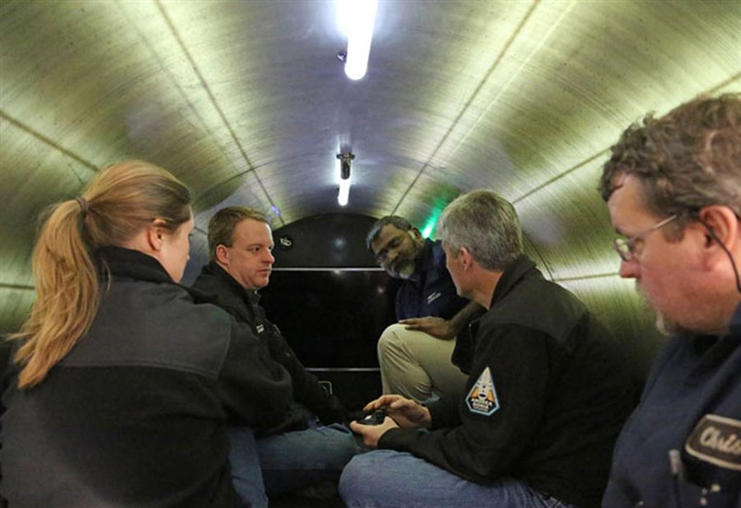 Interior de un submarino turístico de Ocean Gate con capacidad para cinco personas. 