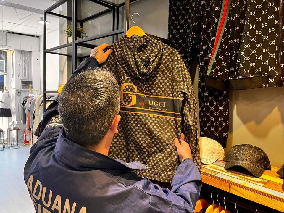 Gucci y Louis Vuitton en medio de polémica por presunto desollamiento de  lagartos para sus fabricar sus productos
