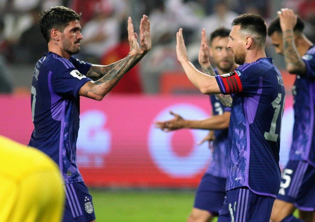 Argentina derrotó a Perú en Lima con dos golazos de Messi