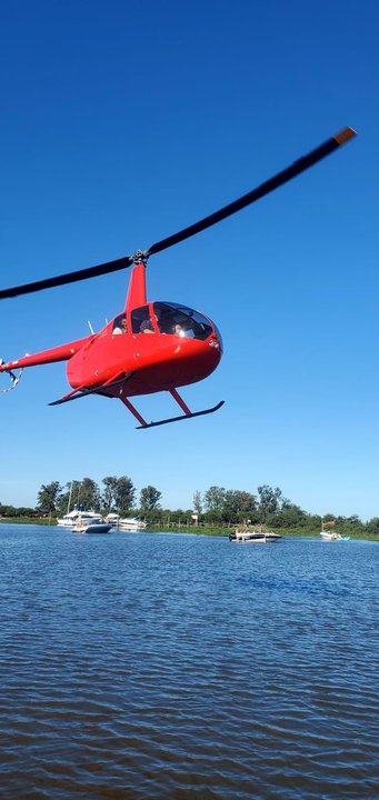 Un helicóptero se precipitó al río Paraná y murió uno de sus tripulantes