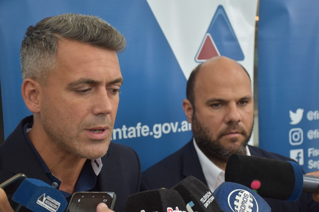 El fiscal Franco Carbone, a cargo de la investigación, y Pablo Covacich, subsecretario de Control del Ministerio de Seguridad. 