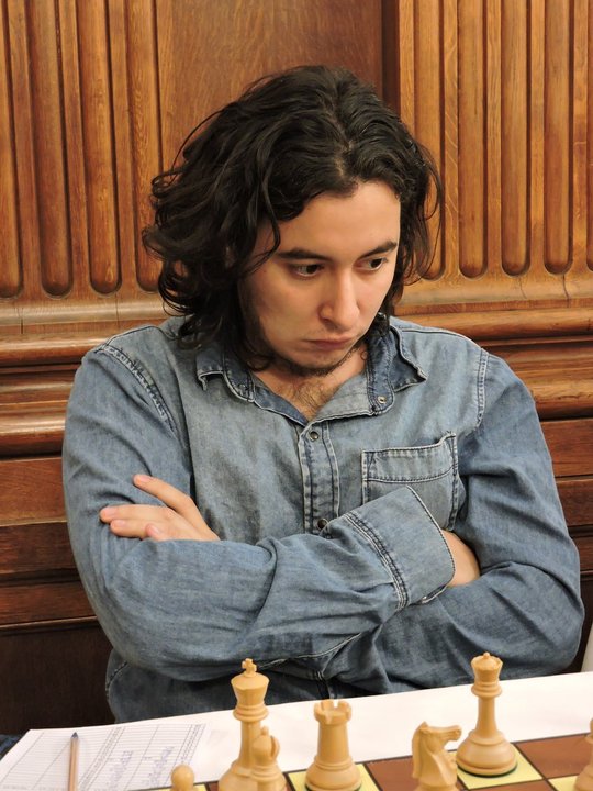 Un campeón de ajedrez, preso y acusado de terrorismo por protestar la Ley Bases